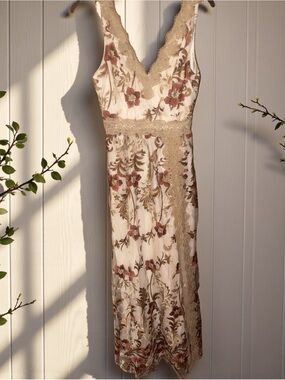 Sleeveless Floral Lace-Trim Midi Dress - Cream with Mauve Floral